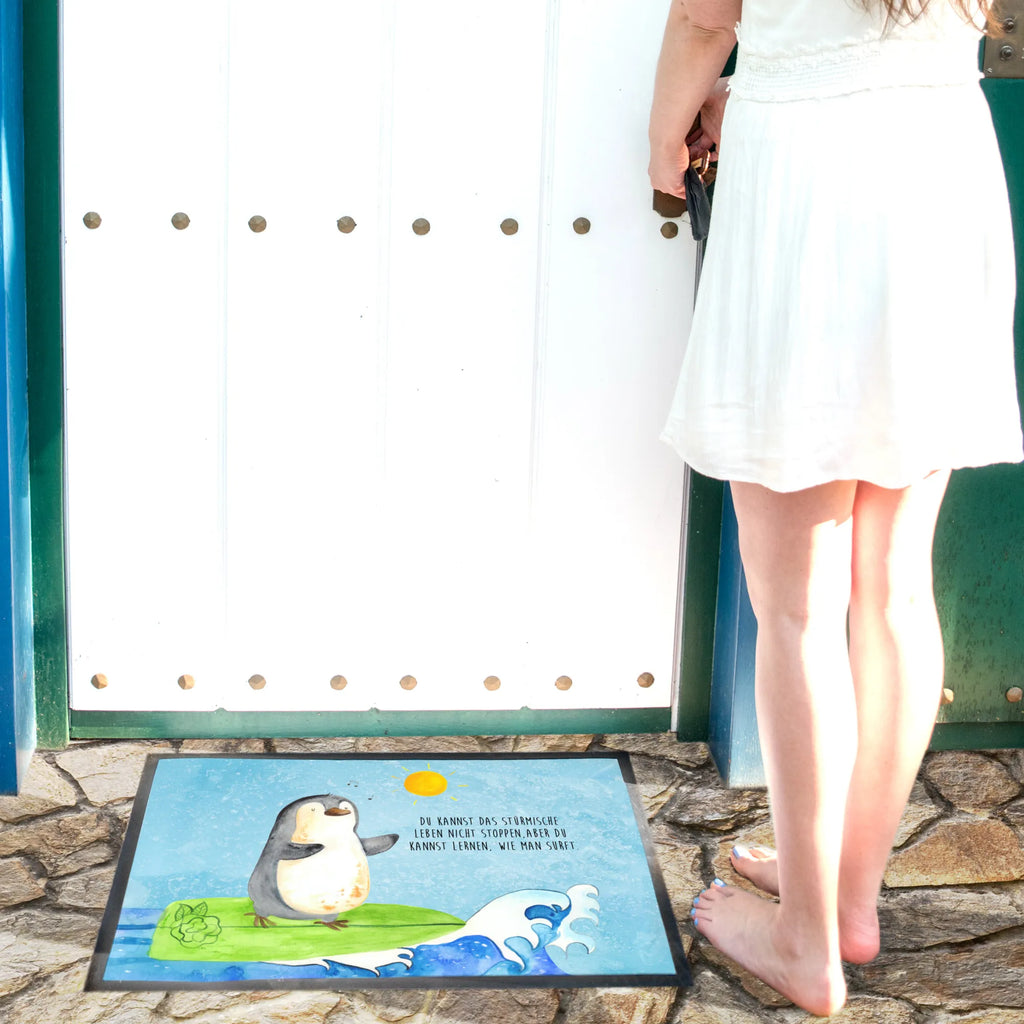 Fußmatte Pinguin Surfer Fussmatten online, Matte, Fußmatte außen, Fußabstreifer, Schmutzfangmatte, Fußmatte innen, Fußmatte außen wetterfest, Fußabtreter, Eingangsteppich, Fussmatten, Gummimatte, Schmutzmatte, Schmutzfangmatte waschbar, Fußmatte outdoor, Motivfußmatte, Vorleger, Sauberlaufmatte, Schmutzfänger, Haustürmatte, Türvorleger, Fußmatte waschbar, Schmutzfangteppich, Fußabstreifer außen, Türmatte, Gummi Matte, Fußmatten, Fußabtreter außen, Pinguin, Wellen reiten, Hawaii, Portugal, Wellen, Pinguine, surfen, Urlaub, Surfer