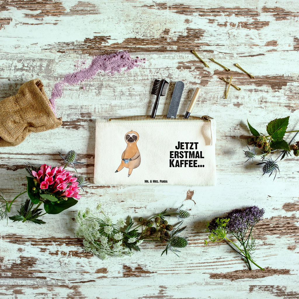 Make-up bag sloth Coffee beauty tasche, Schminkbeutel, Federmappe, Schminktäschchen, pinsel tasche, beauty case, utensilientasche, pencil case, Waschbeutel, Kulturtasche, Etui, Schminktasche, Kosmetiktasche, Mäppchen, Schlampermäppchen, Kulturbeutel, aufbewahrungsbeutel, toiletry bag, aufbewahrungstasche, Kosmetikbeutel, kosmetiktäschchen, Stiftemäppchen, Waschtasche, Faultier, Faultier Geschenk, Faultier Deko, Faultiere, Kaffee, Erster Kaffee, Morgenmuffel, Kaffeegetränk, Frühaufsteher, Genießer, faul, Kaffeetasse, Coffee, Lieblingstier