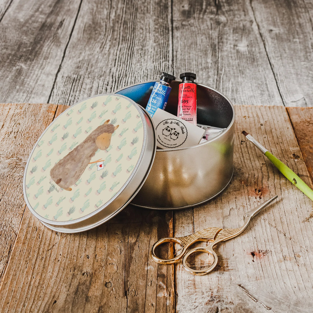 Round tin alpaca banner Runde Dose Aus Blech, Große Runde Blechdose, Dose Für Kleinkram Rund, Aufbewahrungsdose Rund Metall, Dose Für Süßigkeiten Rund, Runde Dose Für Schmuck, Runde Dose Für Bastelsachen, Metalldose Rund, Runde Dose Zum Selbstgestalten, Runde Dose Zum Befüllen, Runde Dose Aufbewahrung, Runde Dose Mit Deckel, Blechdose Rund, Blechdose Mit Deckel Rund, Runde Dose Nostalgisch, Kleine Runde Blechdose, Runde Blechdose Mit Spruch, Runde Dose Für Geschenk, Vorratsdose Rund Blech, Runde Dose Mit Klappdeckel, Dekodose Rund Metall, Runde Dose Mit Liebevollem Design, Geschenkbox Rund Metall, Dose Rund Für Büro, Vorratsdose Aus Metall Rund, Runde Dose Bedruckt, Dose Für Kekse Rund, Vintage Blechdose Rund, Runde Blechdose Küche, Metalldose Mit Deckel, Runde Blechdose, Teedose Rund Metall, Runde Blechdose Mit Motiv, Runde Dose Für Haushalt, Alpaka, Lama, Lamas, Alpakas, Liebe
