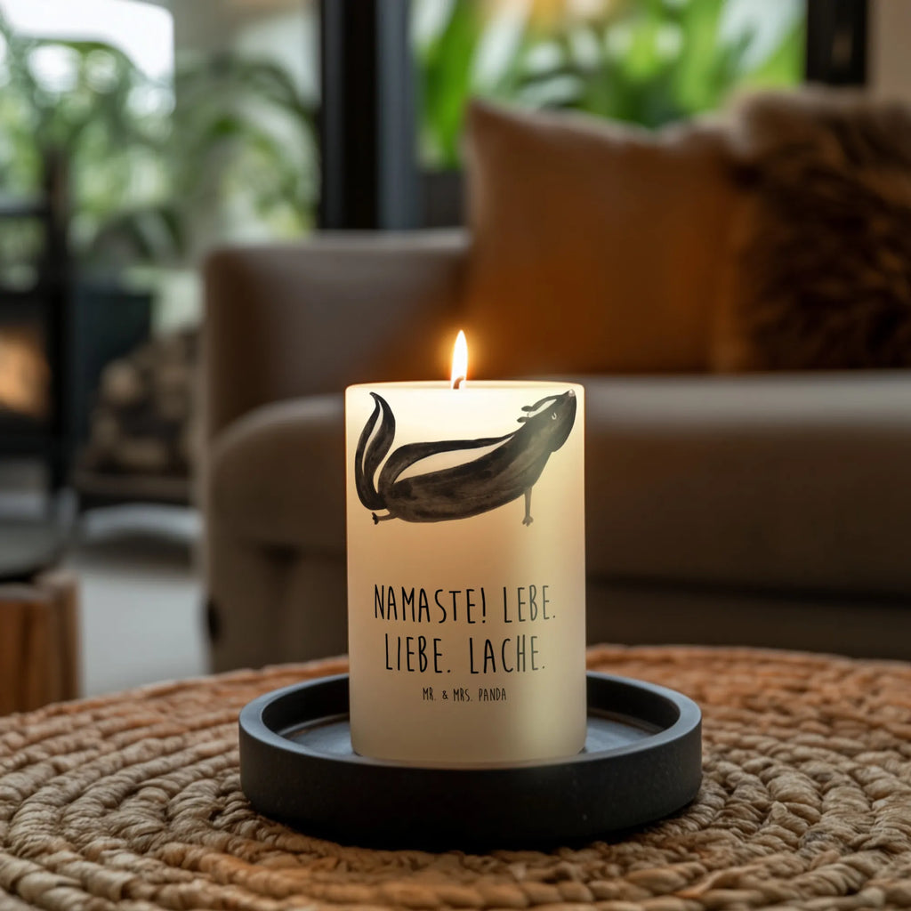 Kerze Stinktier Yoga Zylinderkerze, Dekokerze, Weihnachtskerze, Geburtstagskerze, Erinnerungskerze, Tafelkerze, Kommunionskerze, Erinnerungslicht, Osterkerze, Schmuckkerze, Gartenkerze, Bedruckte Kerze, Kerze Mit Spruch, Tischkerze, Grosse Kerze, Stumpenkerze, Wachskerze, Blockkerze, Laternenkerze, Wunschkerze, Adventskerze, Handgemachte Kerze, Dinnerkerze, Geburtskerze, Hochzeitskerze, Dekorative Kerze, Kerze Mit Motiv, Skunk, Stinktier, Lache, Stinker, Stinki, Liebe, Lebe, Namaste, Yoga, Raubtier, Wildtier