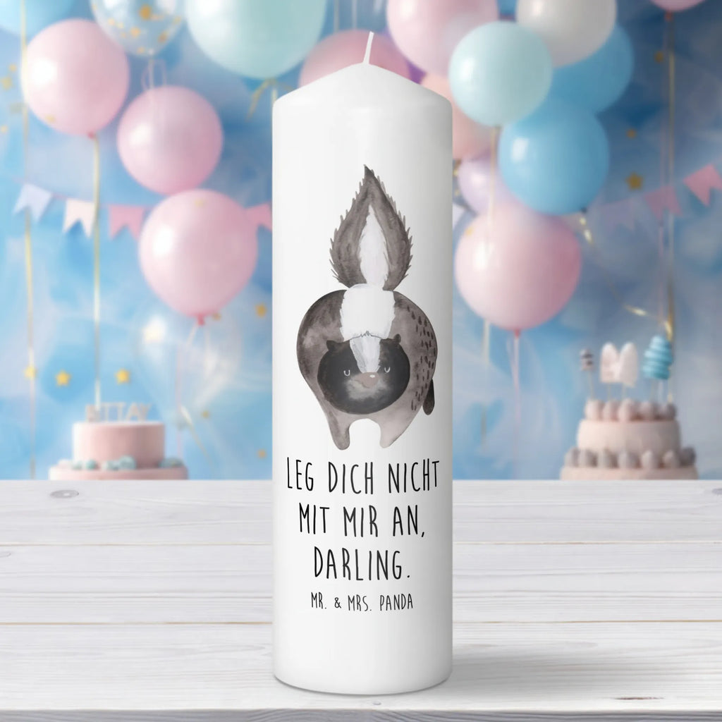 Kerze Stinktier Angriff Adventskerze, Laternenkerze, Stumpenkerze, Dinnerkerze, Hochzeitskerze, Kerze Mit Motiv, Wunschkerze, Osterkerze, Blockkerze, Gartenkerze, Weihnachtskerze, Geburtskerze, Schmuckkerze, Kommunionskerze, Handgemachte Kerze, Kerze Mit Spruch, Erinnerungskerze, Dekokerze, Bedruckte Kerze, Dekorative Kerze, Wachskerze, Erinnerungslicht, Grosse Kerze, Tischkerze, Zylinderkerze, Tafelkerze, Geburtstagskerze, Skunk, Stinktier, Raubtier, Drohung, Wildtier, Stinker, wütend, Stinki