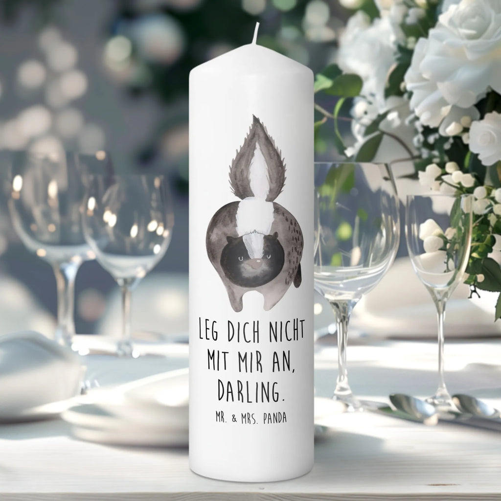 Kerze Stinktier Angriff Adventskerze, Laternenkerze, Stumpenkerze, Dinnerkerze, Hochzeitskerze, Kerze Mit Motiv, Wunschkerze, Osterkerze, Blockkerze, Gartenkerze, Weihnachtskerze, Geburtskerze, Schmuckkerze, Kommunionskerze, Handgemachte Kerze, Kerze Mit Spruch, Erinnerungskerze, Dekokerze, Bedruckte Kerze, Dekorative Kerze, Wachskerze, Erinnerungslicht, Grosse Kerze, Tischkerze, Zylinderkerze, Tafelkerze, Geburtstagskerze, Skunk, Stinktier, Raubtier, Drohung, Wildtier, Stinker, wütend, Stinki