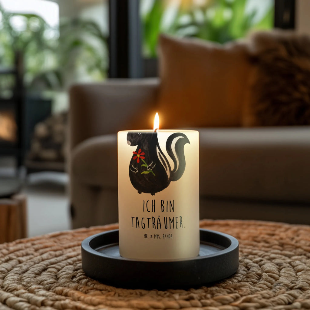 Kerze Stinktier Blume Kommunionskerze, Grosse Kerze, Tafelkerze, Osterkerze, Weihnachtskerze, Erinnerungskerze, Blockkerze, Dekokerze, Dinnerkerze, Handgemachte Kerze, Wachskerze, Bedruckte Kerze, Tischkerze, Adventskerze, Stumpenkerze, Zylinderkerze, Kerze Mit Motiv, Kerze Mit Spruch, Geburtskerze, Dekorative Kerze, Hochzeitskerze, Laternenkerze, Geburtstagskerze, Gartenkerze, Erinnerungslicht, Schmuckkerze, Wunschkerze, Skunk, Stinktier, Stinker, Verträumt, Träume, Raubtier, Dreams, Tagträumer, Stinki, Wildtier