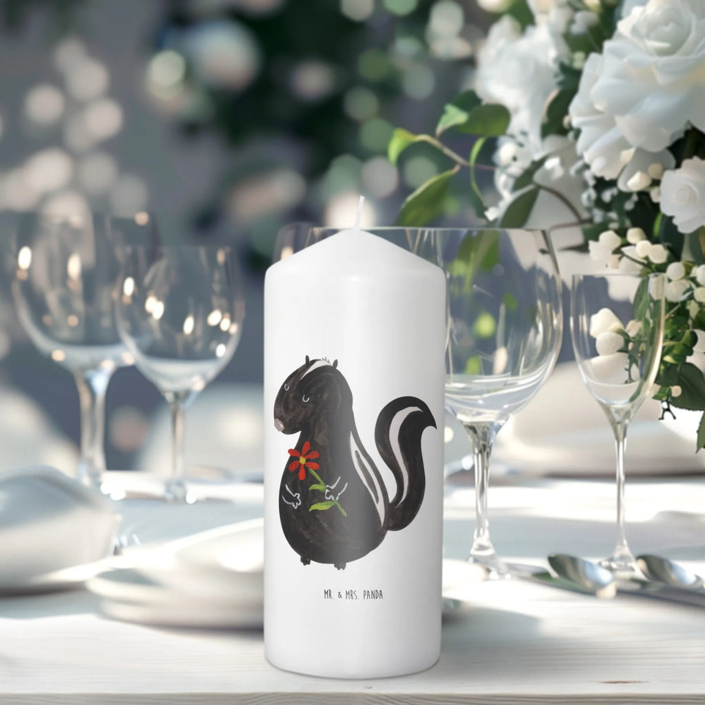 Kerze Stinktier Blume Kommunionskerze, Grosse Kerze, Tafelkerze, Osterkerze, Weihnachtskerze, Erinnerungskerze, Blockkerze, Dekokerze, Dinnerkerze, Handgemachte Kerze, Wachskerze, Bedruckte Kerze, Tischkerze, Adventskerze, Stumpenkerze, Zylinderkerze, Kerze Mit Motiv, Kerze Mit Spruch, Geburtskerze, Dekorative Kerze, Hochzeitskerze, Laternenkerze, Geburtstagskerze, Gartenkerze, Erinnerungslicht, Schmuckkerze, Wunschkerze, Skunk, Stinktier, Stinker, Verträumt, Träume, Raubtier, Dreams, Tagträumer, Stinki, Wildtier