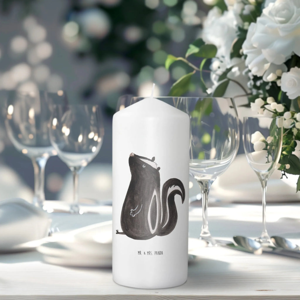 Kerze Stinktier Sitzen Tischkerze, Dekorative Kerze, Blockkerze, Weihnachtskerze, Erinnerungskerze, Grosse Kerze, Osterkerze, Zylinderkerze, Wunschkerze, Adventskerze, Kerze Mit Spruch, Geburtstagskerze, Tafelkerze, Hochzeitskerze, Dekokerze, Erinnerungslicht, Dinnerkerze, Stumpenkerze, Kommunionskerze, Gartenkerze, Geburtskerze, Wachskerze, Laternenkerze, Bedruckte Kerze, Handgemachte Kerze, Schmuckkerze, Kerze Mit Motiv, Skunk, Stinktier, Büro, Stinker, Besserwisser, Spruch, Wildtier, Stinki, Recht, Raubtier