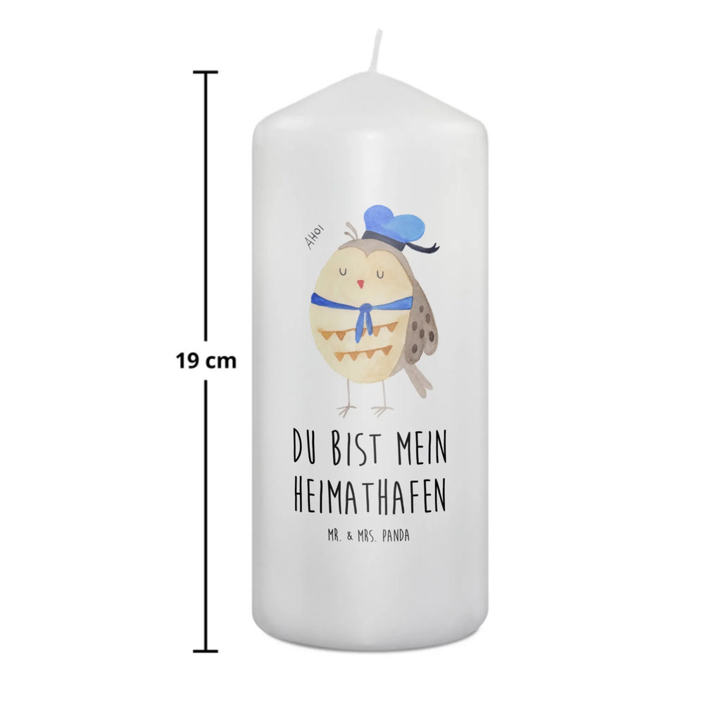 Kerze Eule Matrose Erinnerungskerze, Wachskerze, Kerze Mit Motiv, Erinnerungslicht, Bedruckte Kerze, Handgemachte Kerze, Tischkerze, Wunschkerze, Kerze Mit Spruch, Hochzeitskerze, Osterkerze, Grosse Kerze, Geburtskerze, Zylinderkerze, Weihnachtskerze, Dinnerkerze, Geburtstagskerze, Tafelkerze, Schmuckkerze, Gartenkerze, Dekorative Kerze, Dekokerze, Kommunionskerze, Blockkerze, Adventskerze, Laternenkerze, Stumpenkerze, Eule, Wortspiel Lustig, Matrose, Owl, Ehe, Hochzeitstag Geschenk, Eule Spruch, Freundin, Seefahrer, Heimathafen, Eule Deko