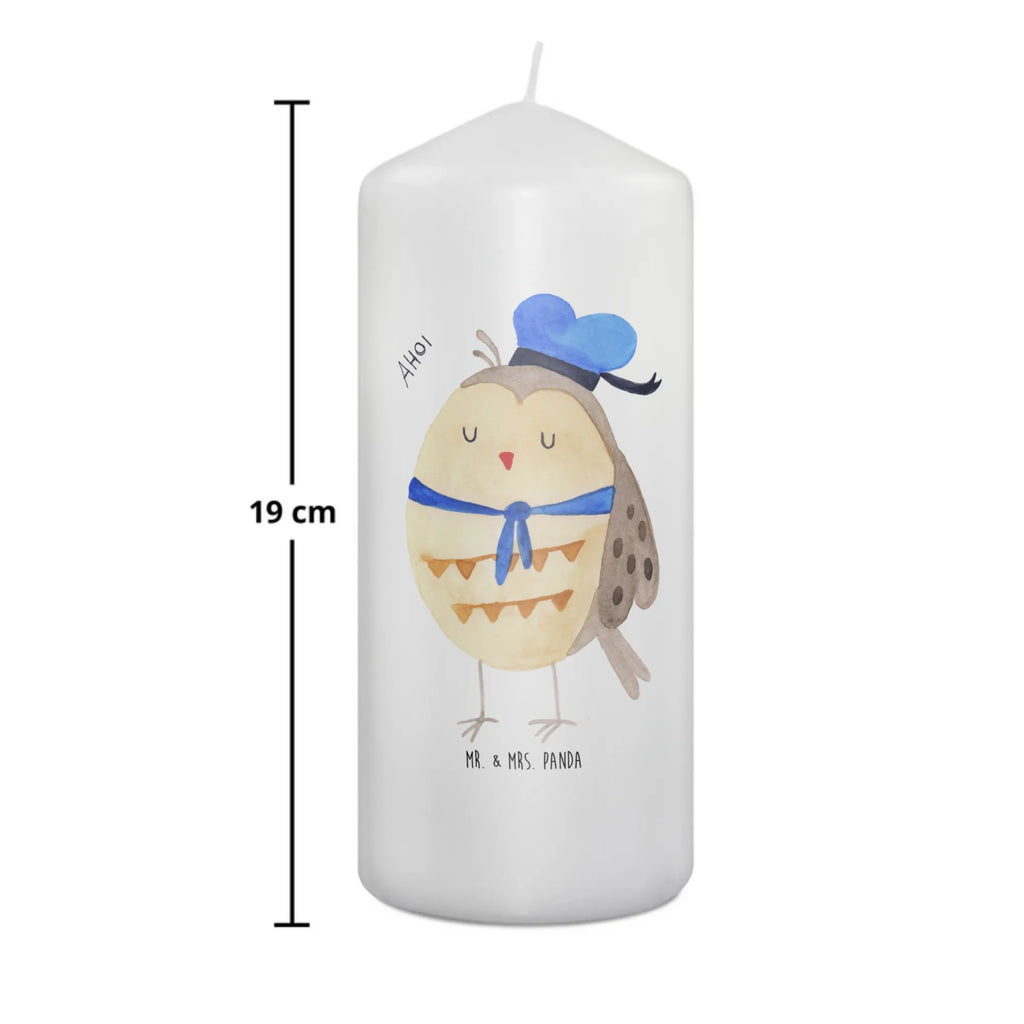 Kerze Eule Matrose Erinnerungskerze, Wachskerze, Kerze Mit Motiv, Erinnerungslicht, Bedruckte Kerze, Handgemachte Kerze, Tischkerze, Wunschkerze, Kerze Mit Spruch, Hochzeitskerze, Osterkerze, Grosse Kerze, Geburtskerze, Zylinderkerze, Weihnachtskerze, Dinnerkerze, Geburtstagskerze, Tafelkerze, Schmuckkerze, Gartenkerze, Dekorative Kerze, Dekokerze, Kommunionskerze, Blockkerze, Adventskerze, Laternenkerze, Stumpenkerze, Eule, Wortspiel Lustig, Matrose, Owl, Ehe, Hochzeitstag Geschenk, Eule Spruch, Freundin, Seefahrer, Heimathafen, Eule Deko