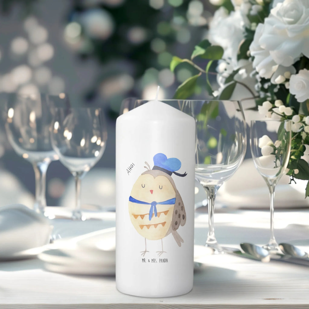 Kerze Eule Matrose Erinnerungskerze, Wachskerze, Kerze Mit Motiv, Erinnerungslicht, Bedruckte Kerze, Handgemachte Kerze, Tischkerze, Wunschkerze, Kerze Mit Spruch, Hochzeitskerze, Osterkerze, Grosse Kerze, Geburtskerze, Zylinderkerze, Weihnachtskerze, Dinnerkerze, Geburtstagskerze, Tafelkerze, Schmuckkerze, Gartenkerze, Dekorative Kerze, Dekokerze, Kommunionskerze, Blockkerze, Adventskerze, Laternenkerze, Stumpenkerze, Eule, Wortspiel Lustig, Matrose, Owl, Ehe, Hochzeitstag Geschenk, Eule Spruch, Freundin, Seefahrer, Heimathafen, Eule Deko