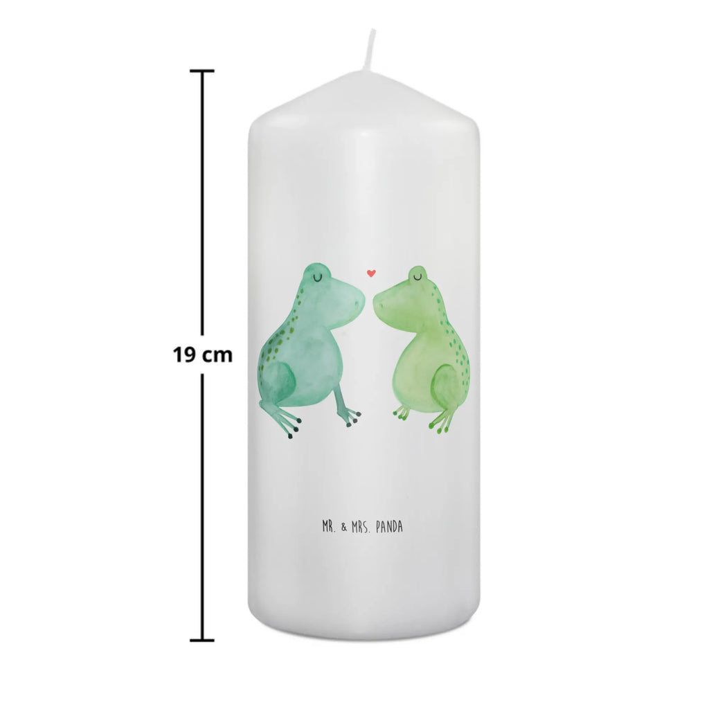 Kerze Frosch Liebe Kommunionskerze, Handgemachte Kerze, Tafelkerze, Erinnerungskerze, Erinnerungslicht, Gartenkerze, Wachskerze, Dekokerze, Kerze Mit Motiv, Dinnerkerze, Dekorative Kerze, Kerze Mit Spruch, Schmuckkerze, Geburtskerze, Bedruckte Kerze, Blockkerze, Wunschkerze, Adventskerze, Tischkerze, Grosse Kerze, Zylinderkerze, Geburtstagskerze, Osterkerze, Laternenkerze, Hochzeitskerze, Weihnachtskerze, Stumpenkerze, Freundin, Freund, Liebe, Liebesgeschenk, Jahrestag, Verlobung, Partner, Ehemann, Ehefrau, Heiraten, Heiratsantrag, Hocheitstag, Verlobt, Geschenk Freund, Froschkönig, Fröschchen, Hochzeitstag, Liebesbeweis, Verheiratet, Verliebt, Frösche, Geschenk Freundin, Geschenk Hochzeit, Frosch
