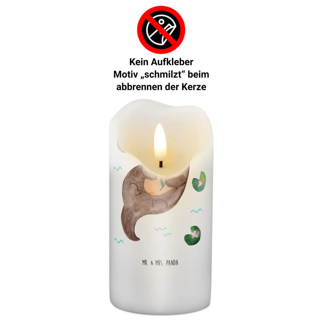 Kerze Otter Seerose Dekokerze, Erinnerungslicht, Geburtstagskerze, Kerze Mit Motiv, Weihnachtskerze, Dekorative Kerze, Handgemachte Kerze, Laternenkerze, Adventskerze, Zylinderkerze, Dinnerkerze, Geburtskerze, Blockkerze, Kommunionskerze, Schmuckkerze, Hochzeitskerze, Osterkerze, Grosse Kerze, Stumpenkerze, Tafelkerze, Wachskerze, Bedruckte Kerze, Wunschkerze, Erinnerungskerze, Gartenkerze, Kerze Mit Spruch, Tischkerze, Otter, Fischotter, Seeotter, Otter Seeotter See Otter