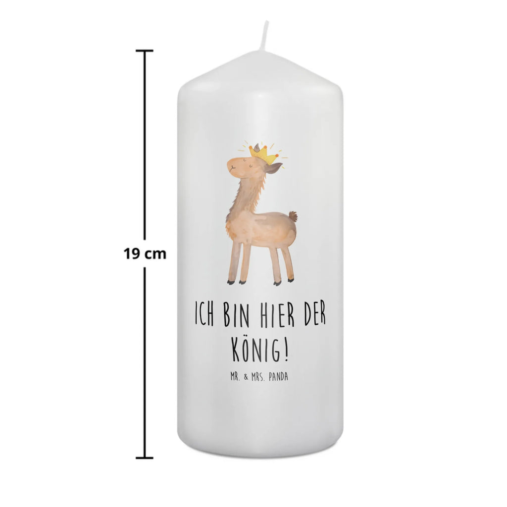Kerze Lama König Dekorative Kerze, Adventskerze, Hochzeitskerze, Wunschkerze, Osterkerze, Schmuckkerze, Wachskerze, Stumpenkerze, Geburtskerze, Erinnerungskerze, Tafelkerze, Bedruckte Kerze, Handgemachte Kerze, Blockkerze, Grosse Kerze, Zylinderkerze, Tischkerze, Kerze Mit Spruch, Dekokerze, Kerze Mit Motiv, Dinnerkerze, Gartenkerze, Weihnachtskerze, Geburtstagskerze, Kommunionskerze, Laternenkerze, Erinnerungslicht, Alpaka, Lama, Büro Kollege, Chef, Abitur, Königin, Mama, Kollegin, Abi, Freundin, Vorgesetzter, König, Lamas, Papa