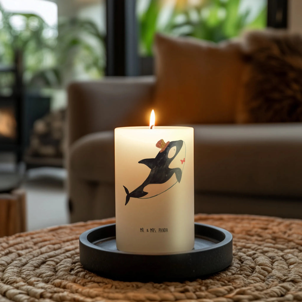 Kerze Orca Zylinder Kerze Mit Fotoeinleger, Kerze Für Kommunion, Dinnerkerzenpaar, Handgegossene Kerze, Grabkerze, Kerze Als Gastgeschenk, Fair-Trade-Kerze, Duftkerze, Kerze Mit Namensgravur, Kerze Mit Motiv, Kerze Für Ostern, Handgemachte Kerze, Sojawachskerze, Votivkerze, Blockkerze, Grablicht, Kerze Mit Gravur, Kerze Für Weihnachten, Stabkerze, Kerze Für Advent, Kerze Für Geburtstag, Laternenkerze, Streukerze, Kerze Für Taufe, Andachtskerze, Kerze, Tafelkerze, Kerze Mit Spruch, Stumpenkerzen-Set, Trauerkerze, Glas-Kerze, Kerze Für Firmung, Kerze Ohne Duft, Gartenkerze, Dinnerkerze, Tischkerze, Stearin­kerze, Kerze Für Hochzeit, Metall-Kerze, Outdoor-Kerze, Kerze Mit Prägung, Bio-Kerze, Gedenkkerze, Teelicht, Kerze Mit Duft, Stumpenkerze, Meerestiere, Meer, Urlaub, Fete, Fest, Feier, Glitzer, Konfetti, Glitter, Glückwunsch, Geburtstag, Narwal, Orca
