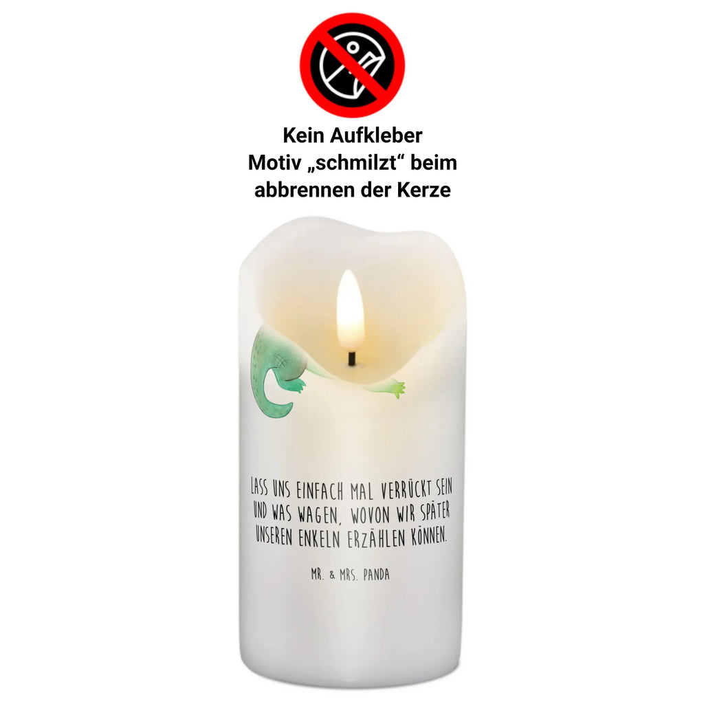 Kerze Krokodil Wachskerze, Laternenkerze, Adventskerze, Geburtskerze, Weihnachtskerze, Tischkerze, Erinnerungskerze, Kerze Mit Spruch, Tafelkerze, Handgemachte Kerze, Dekorative Kerze, Dekokerze, Blockkerze, Hochzeitskerze, Osterkerze, Stumpenkerze, Grosse Kerze, Wunschkerze, Dinnerkerze, Schmuckkerze, Geburtstagskerze, Bedruckte Kerze, Gartenkerze, Zylinderkerze, Kerze Mit Motiv, Kommunionskerze, Erinnerungslicht, Urlaub, Meer, Meerestiere, Spontan sein, Freundin, Abenteuerlust, Verrückt sein, Beste Freundin, Krokodil, Reiselust, Lieblingsmensch, Krokodile