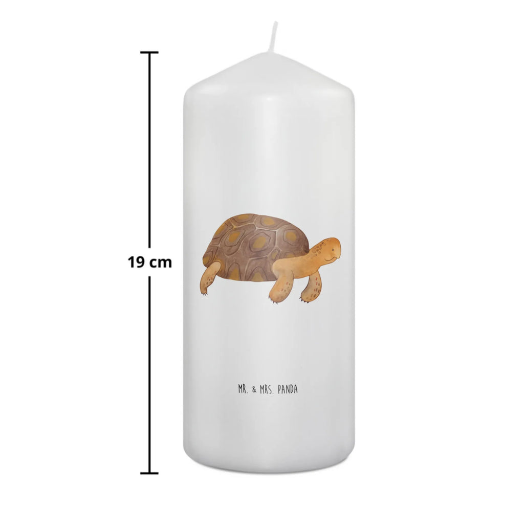 Candle tortoise March Erinnerungslicht, Stumpenkerze, Grosse Kerze, Adventskerze, Blockkerze, Dinnerkerze, Osterkerze, Hochzeitskerze, Bedruckte Kerze, Dekorative Kerze, Erinnerungskerze, Tischkerze, Geburtskerze, Tafelkerze, Dekokerze, Kerze Mit Spruch, Weihnachtskerze, Gartenkerze, Zylinderkerze, Wachskerze, Geburtstagskerze, Wunschkerze, Laternenkerze, Handgemachte Kerze, Schmuckkerze, Kerze Mit Motiv, Kommunionskerze, Urlaub, Meer, Meerestiere, Reiselust, Motivation, Schildkröten, Inspiration, Get Lost, Neustart, Schildkröte, Abenteuer, Lieblingsmensch
