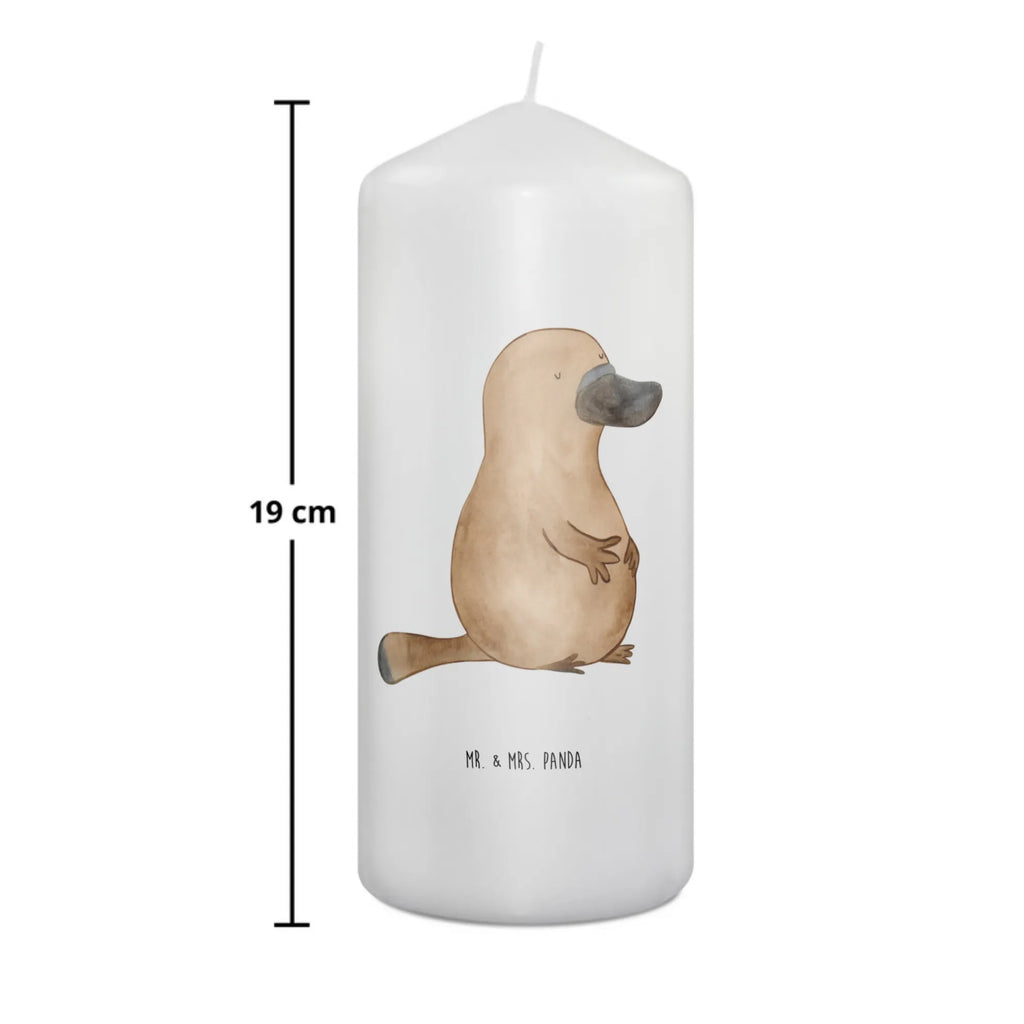 Candle platypus courage Wunschkerze, Dekokerze, Tafelkerze, Osterkerze, Erinnerungslicht, Grosse Kerze, Stumpenkerze, Schmuckkerze, Erinnerungskerze, Dinnerkerze, Handgemachte Kerze, Tischkerze, Zylinderkerze, Blockkerze, Laternenkerze, Adventskerze, Wachskerze, Hochzeitskerze, Geburtstagskerze, Dekorative Kerze, Kerze Mit Motiv, Weihnachtskerze, Gartenkerze, Kommunionskerze, Geburtskerze, Bedruckte Kerze, Kerze Mit Spruch, Urlaub, Meer, Meerestiere, Lebensweisheit, Mut, Neustart, Raodtrip, Schnabeltiere, Arbeit, Weltreise, Schnabeltier, Neuanfang, Motivation, mutig, Büro, Training
