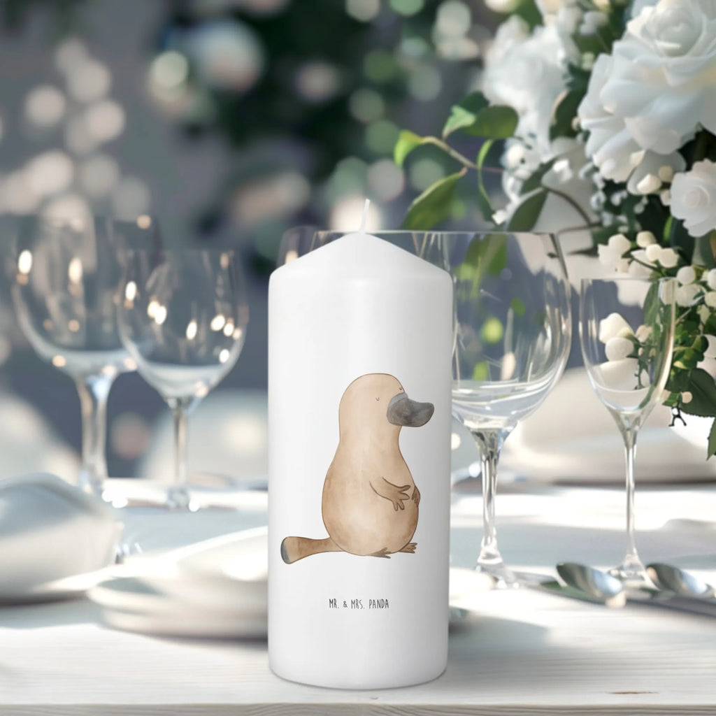 Candle platypus courage Wunschkerze, Dekokerze, Tafelkerze, Osterkerze, Erinnerungslicht, Grosse Kerze, Stumpenkerze, Schmuckkerze, Erinnerungskerze, Dinnerkerze, Handgemachte Kerze, Tischkerze, Zylinderkerze, Blockkerze, Laternenkerze, Adventskerze, Wachskerze, Hochzeitskerze, Geburtstagskerze, Dekorative Kerze, Kerze Mit Motiv, Weihnachtskerze, Gartenkerze, Kommunionskerze, Geburtskerze, Bedruckte Kerze, Kerze Mit Spruch, Urlaub, Meer, Meerestiere, Lebensweisheit, Mut, Neustart, Raodtrip, Schnabeltiere, Arbeit, Weltreise, Schnabeltier, Neuanfang, Motivation, mutig, Büro, Training